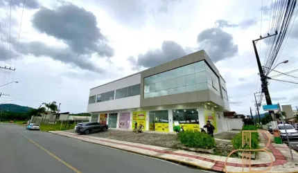 LOCAÇÃO - Ampla sobreloja com 206m² no bairro Santa Regina