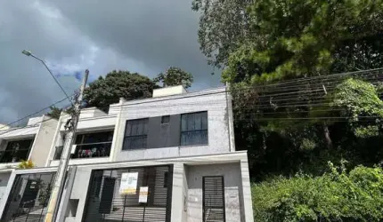 LOCAÇÃO - Sobrado semimobiliado, 03 suítes no bairro Fazendinha, Itajaí