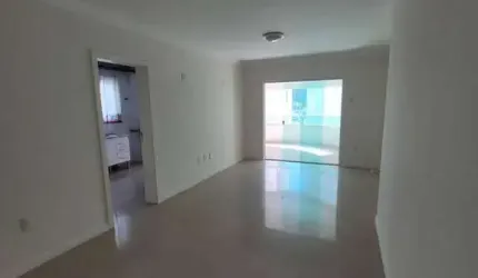 LOCAÇÃO - Amplo apartamento 01 suíte + 02 demi-suítes no centro de BC.