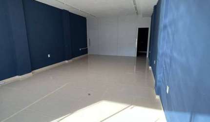 LOCAÇÃO - Sala comercial térrea 60m², bairro da Barra em Balneário Camboriú