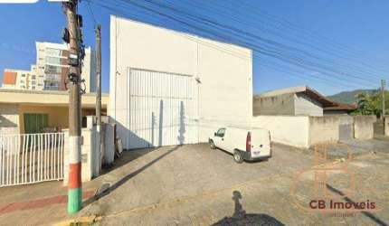 LOCAÇÃO - Galpão com 240m² para locação no Areias de Camboriú.