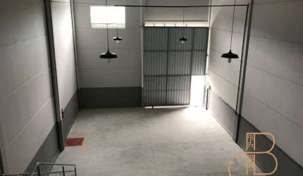 LOCAÇÃO - Amplo galpão com 230m² no bairro Santa Regina em Camboriú
