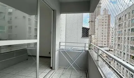 LOCAÇÃO - Amplo apartamento com 01 suíte + 01 dormitório no centro de BC