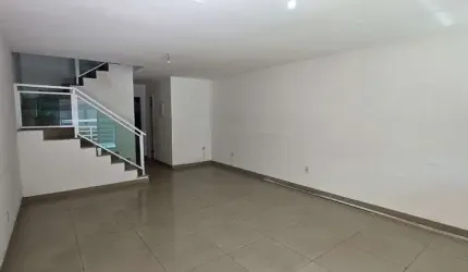 Freguesia. Casa no Bairro Araújo com 4 Quartos, Sendo 1 Suíte e Vaga de Garagem.