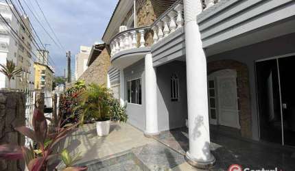 Casa com 5 dormitórios, sendo 2 suítes - 337 m² - venda por R$ 2.500.000 ou locação anual por R$ 13.000/mês - Nações - Balneário Camboriú/SC