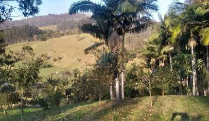 Lindo sítio em área rural de Camboriú no Braço, escriturado com 31.990,00 M² .