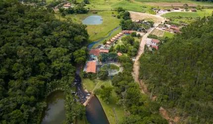 SÍTIO ALTO PADRÃO RICO EM ÁGUA PARA VOCÊ DESCANSAR E RECEBER OS AMIGOS