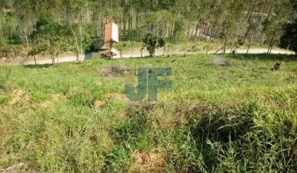 Excelente sitio na vila das Pedras em Camboriú. Possui 8.000 m² de área