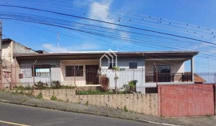 Casa à Venda em Centro, Ponta Grossa - PR
