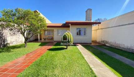 Casa à Venda em Oficinas, Ponta Grossa - PR