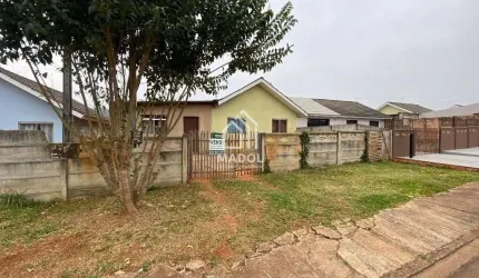 Casa à Venda em Periquitos, Ponta Grossa - PR