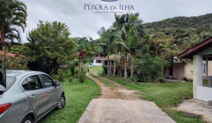 Terreno à venda no Sambaqui