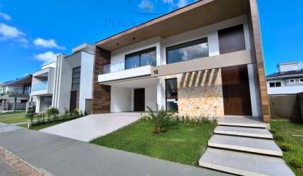 Venha conhecer a casa dos seus sonhos! Localizada em um dos bairros mais tradicionais da cidade, esta incrível residência possui tudo o que você e sua família precisam para viver com conforto e sofist