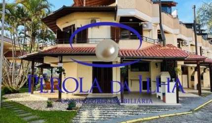 Apartamento Triplex Espaçoso na Quadra do Mar - Oportunidade Única!