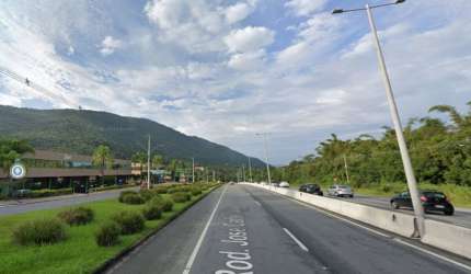 Excelente área plana com 26 m de frente para a SC 401