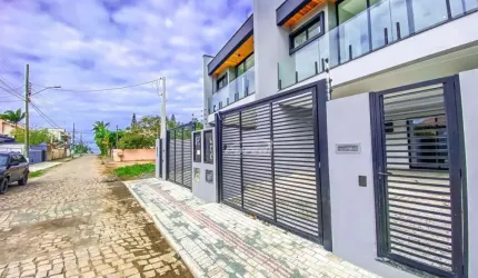Casa com 3 quartos à venda no Itacolomi, Balneário Piçarras , 147 m2 por R$ 930.000