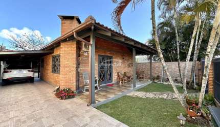Casa com 3 quartos à venda no Centro, Balneário Piçarras , 120 m2 por R$ 1.596.000
