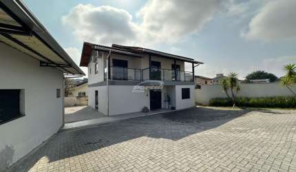 Casa com 4 quartos à venda em Sete de Setembro, Gaspar , 210 m2 por R$ 800.000