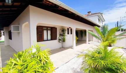 Casa com 4 quartos para alugar em Água Verde, Blumenau , 211 m2 por R$ 5.400