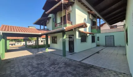 Casa com 4 quartos à venda no Centro, Balneário Piçarras , 267 m2 por R$ 1.650.000