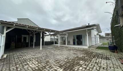Casa com 5 quartos para alugar no Itacolomi, Balneário Piçarras , 150 m2 por R$ 7.000