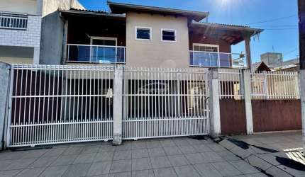 Casa com 6 quartos para alugar no Centro, Balneário Piçarras , 268 m2 por R$ 3.850