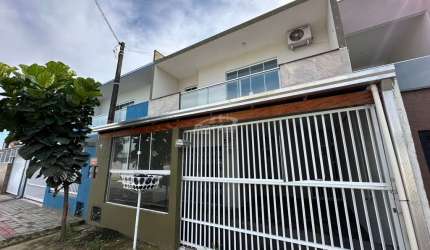 Casa com 2 quartos para alugar no Itacolomi, Balneário Piçarras , 80 m2 por R$ 2.300