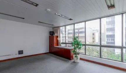 Sala comercial para alugar com 69 m² no Centro de Curitiba