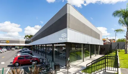 Loja 22 com 110,00 m² para alugar no Centro Comercial Vila Lamu no Novo Mundo em Curitiba