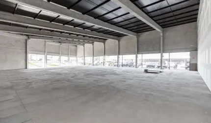 Loja 24 com 113,00 m² para alugar no Centro Comercial Vila Lamu no Novo Mundo
