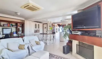 Cobertura Duplex com 204 m2, 3 dormitórios, 1 suíte e 2 vagas no bairro Menino Deus