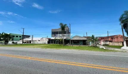 Casa residencial e comercial frente para a Rodovia.