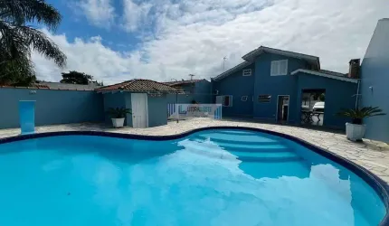 Residência com ático, amplo terreno, 4 dormitórios, 1 suíte, Piscina; Averbada.