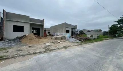 Residência em alvenaria - teto em laje - 2 dormitórios sendo uma suíte.