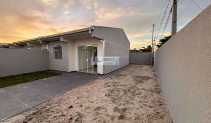 Residência de esquina, com excelente acabamento - 2 dormitórios sendo uma suíte.