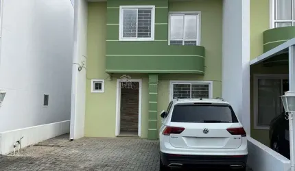 Sobrado com 3 quartos  à venda, 75.94 m2 por R$380000.00  - Uberaba - Curitiba/PR