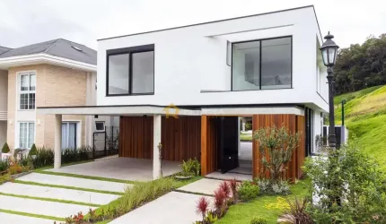 CASA NO CONDOMÍNIO RIVERSIDE EM ITAJAÍ