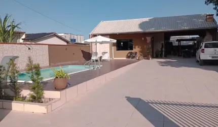 Excelente residência perto da Praia de Guaratuba!