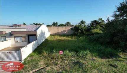 Terreno à 500 metros da praia
