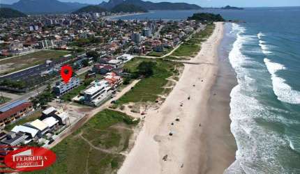 Apartamento na quadra do Mar