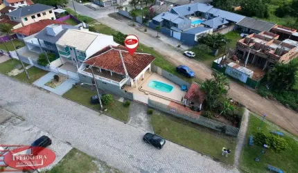 Sobrado com 04 quartos e Piscina a 700m da Praia