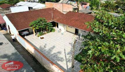 Casa Com Edícula