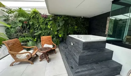 TRIPLEX MOBILIADO À VENDA NA PRAIA BRAVA - ITAJAÍ
