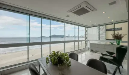 METRÓPOLIS - APARTAMENTO DECORADO FRENTE MAR EM BALNEÁRIO CAMBORIÚ
