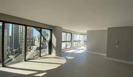 TORRE DE MALLORCA - APARTAMENTO 03 SUÍTES COM 03 GARAGENS EM BALNEÁRIO CAMBORIÚ