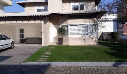 CASA À VENDA EM CONDOMÍNIO FECHADO