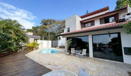 CASA À VENDA NA PRAIA DE CABEÇUDAS EM ITAJAÍ