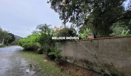 Terreno à Venda Localizado na Praia do Estaleiro em Balneário Camboriú