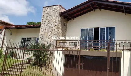 Casa com 03 dormitórios, com edicula no fundo localizado em Lages- SC