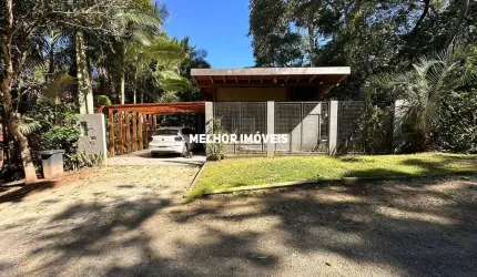 Casa à venda na Praia do Estaleiro  em Balneário  Camboriú